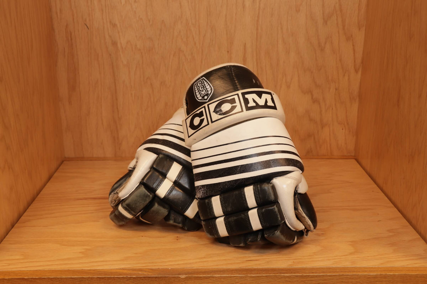 CCM Gloves