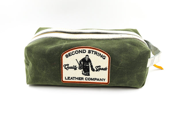 Dallas Green/White Bathroom Bag