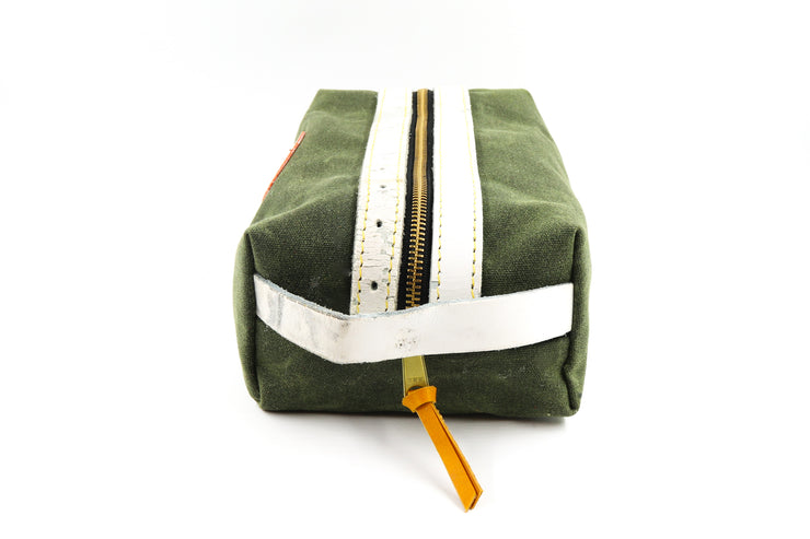 Dallas Green/White Bathroom Bag