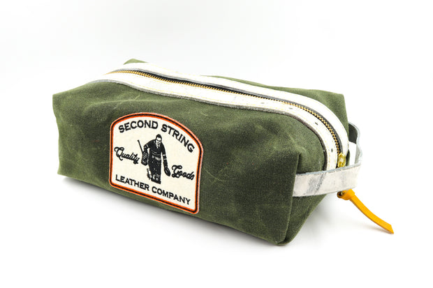 Dallas Green/White Bathroom Bag