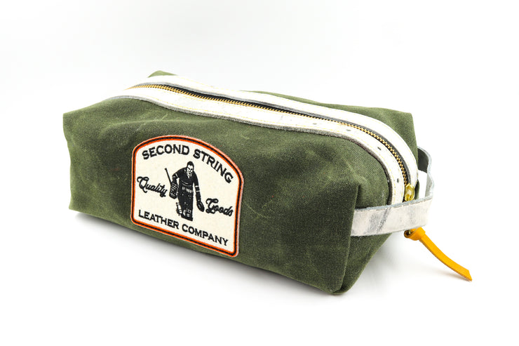 Dallas Green/White Bathroom Bag