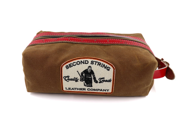 Detroit Buckle/Red Pull Bathroom Bag