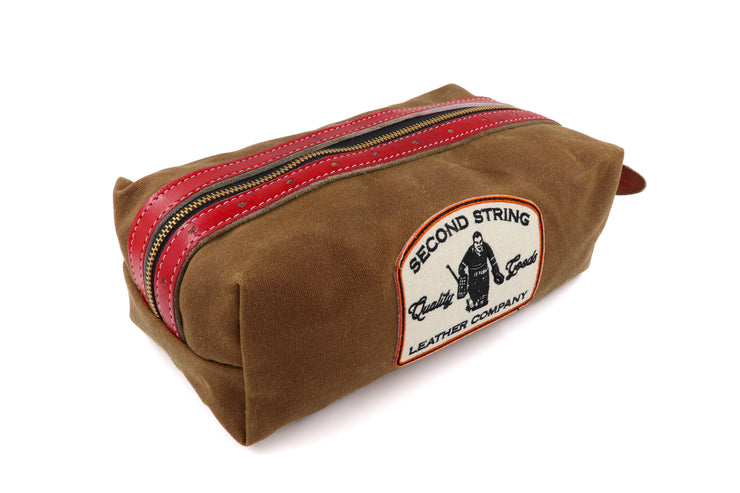 Detroit Buckle/Red Pull Bathroom Bag