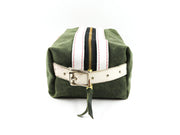 Minnesota Strap Bathroom Bag