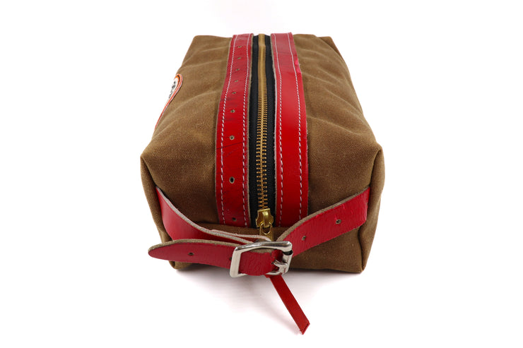 Detroit Buckle/Red Pull Bathroom Bag