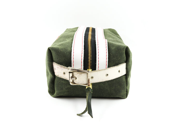 Minnesota Strap Bathroom Bag