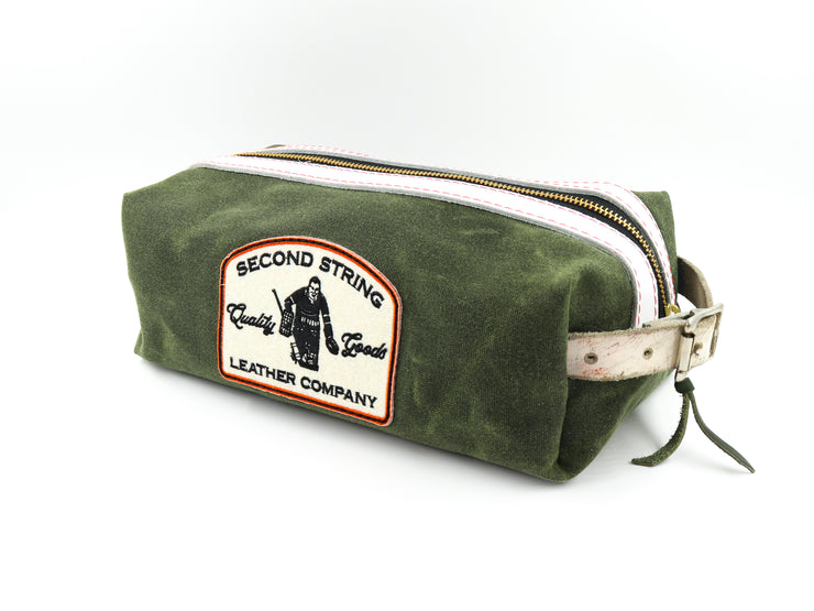 Minnesota Strap Bathroom Bag