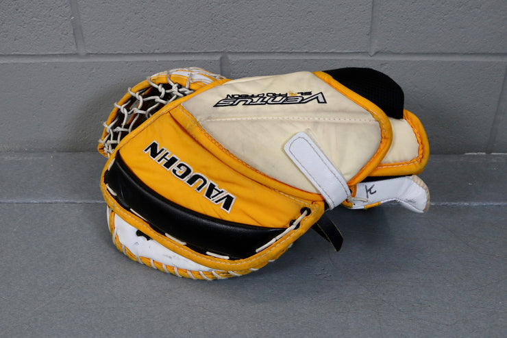 Pittsburgh White/Black Keychain