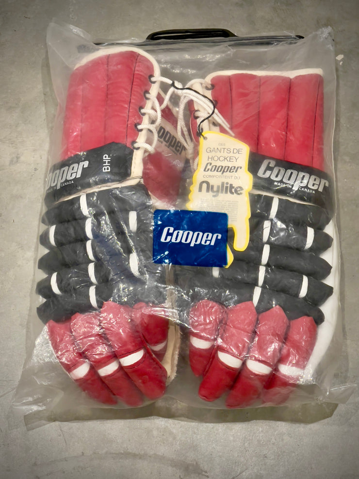 Vintage Chicago Blackhawks Cooper Player Gloves (NEW)